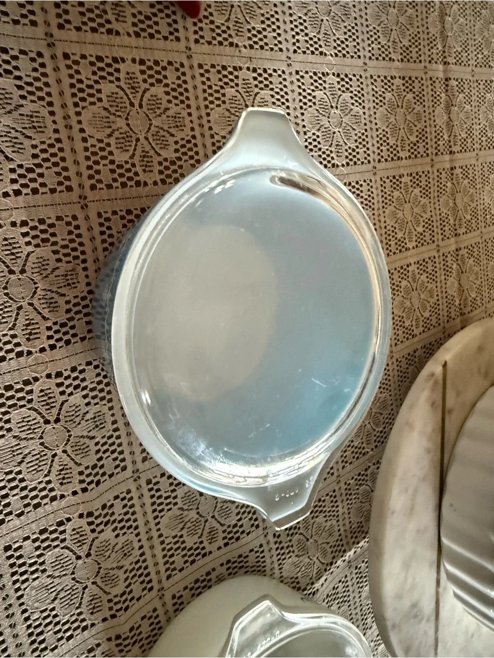 EUC PYREX Snowflake Garland Set of 3 with lids included.